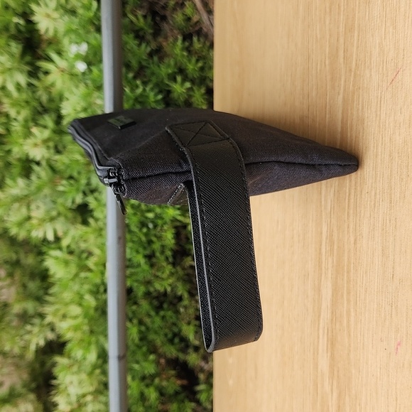 Salvatore Ferragamo Dark Gray Perfume Avianca Zip Around Bag Travel - Picture 9 of 12